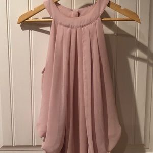 Gorgeous trendy peach colored top.